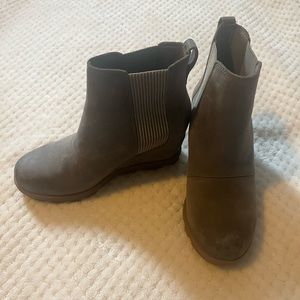 Sorel boots size 6.5
